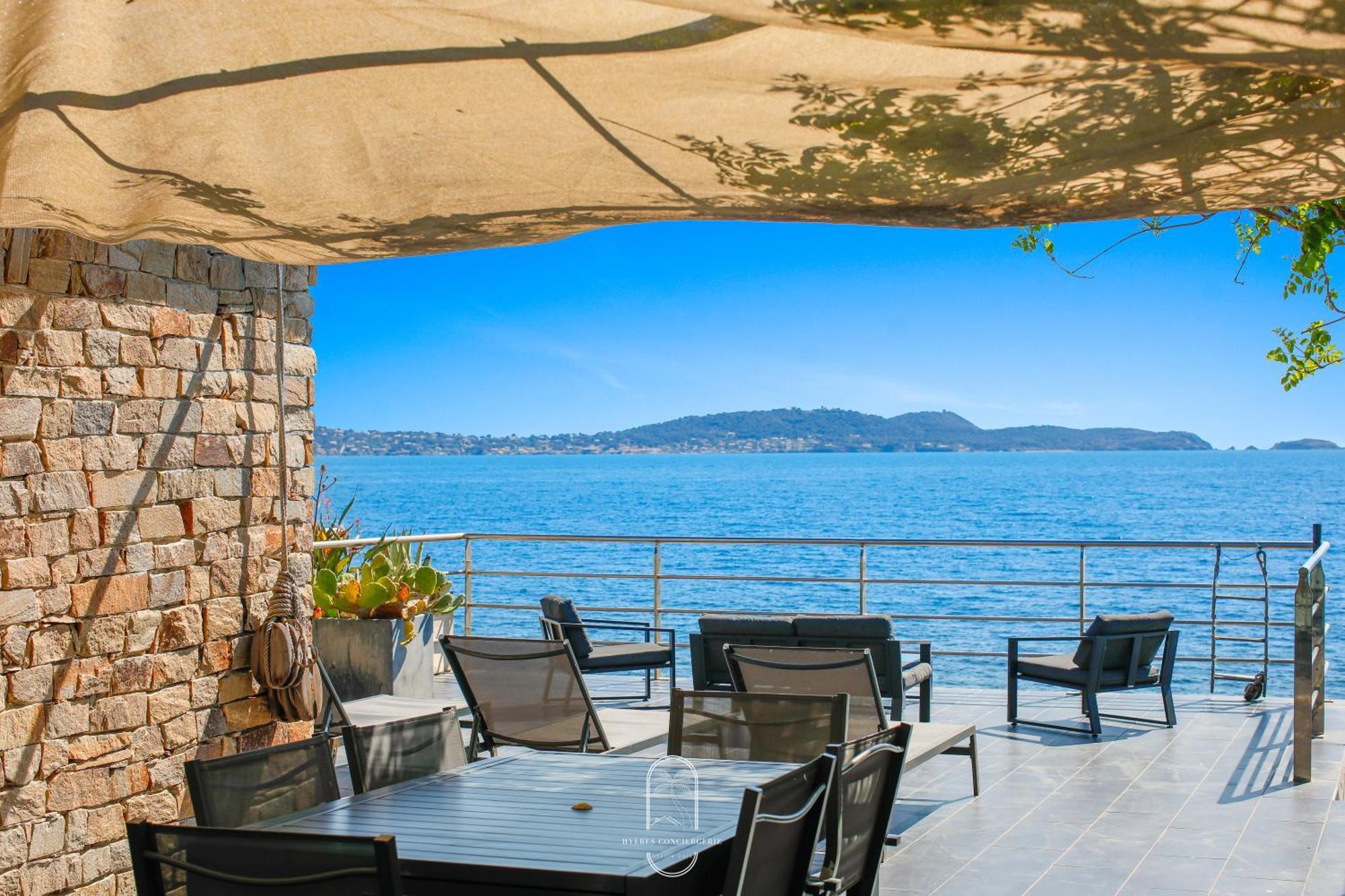 Maison Sur L'Eau-Hyeres-Almanarre-Parkings Clim Wifi By Hc Bagian luar foto