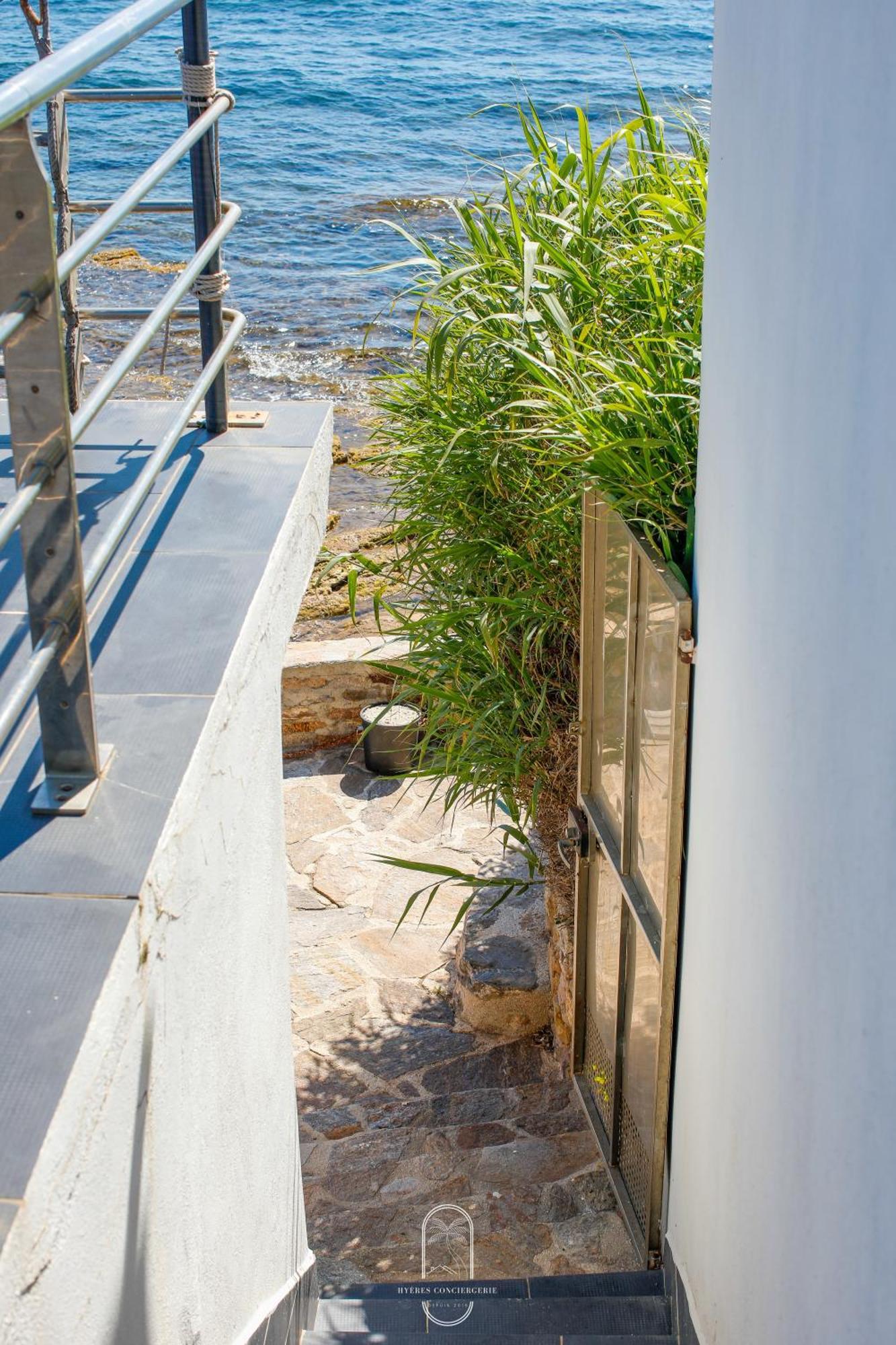 Maison Sur L'Eau-Hyeres-Almanarre-Parkings Clim Wifi By Hc Bagian luar foto