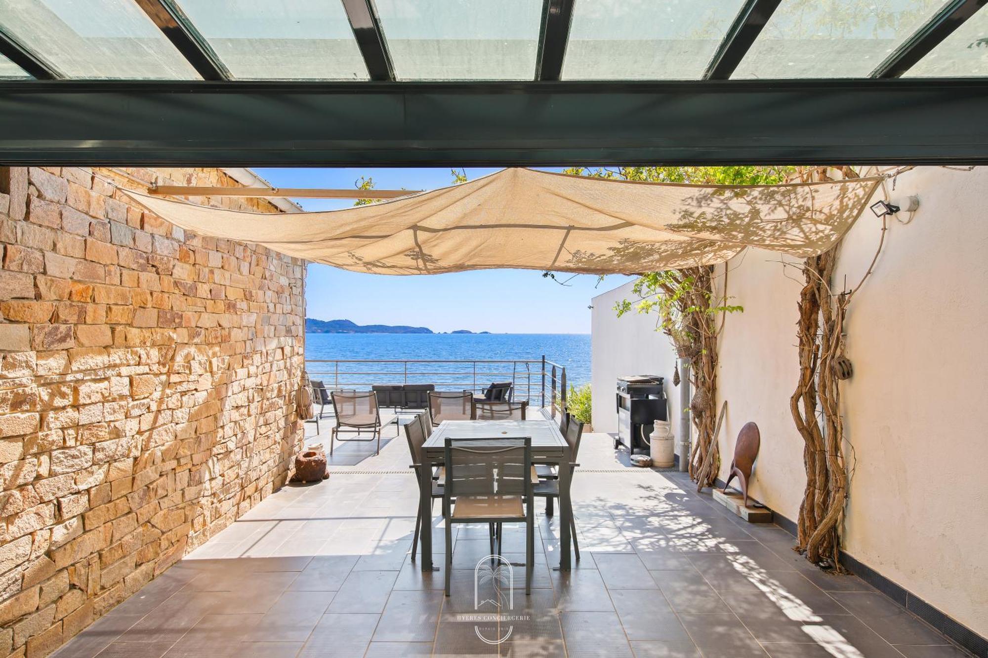 Maison Sur L'Eau-Hyeres-Almanarre-Parkings Clim Wifi By Hc Bagian luar foto