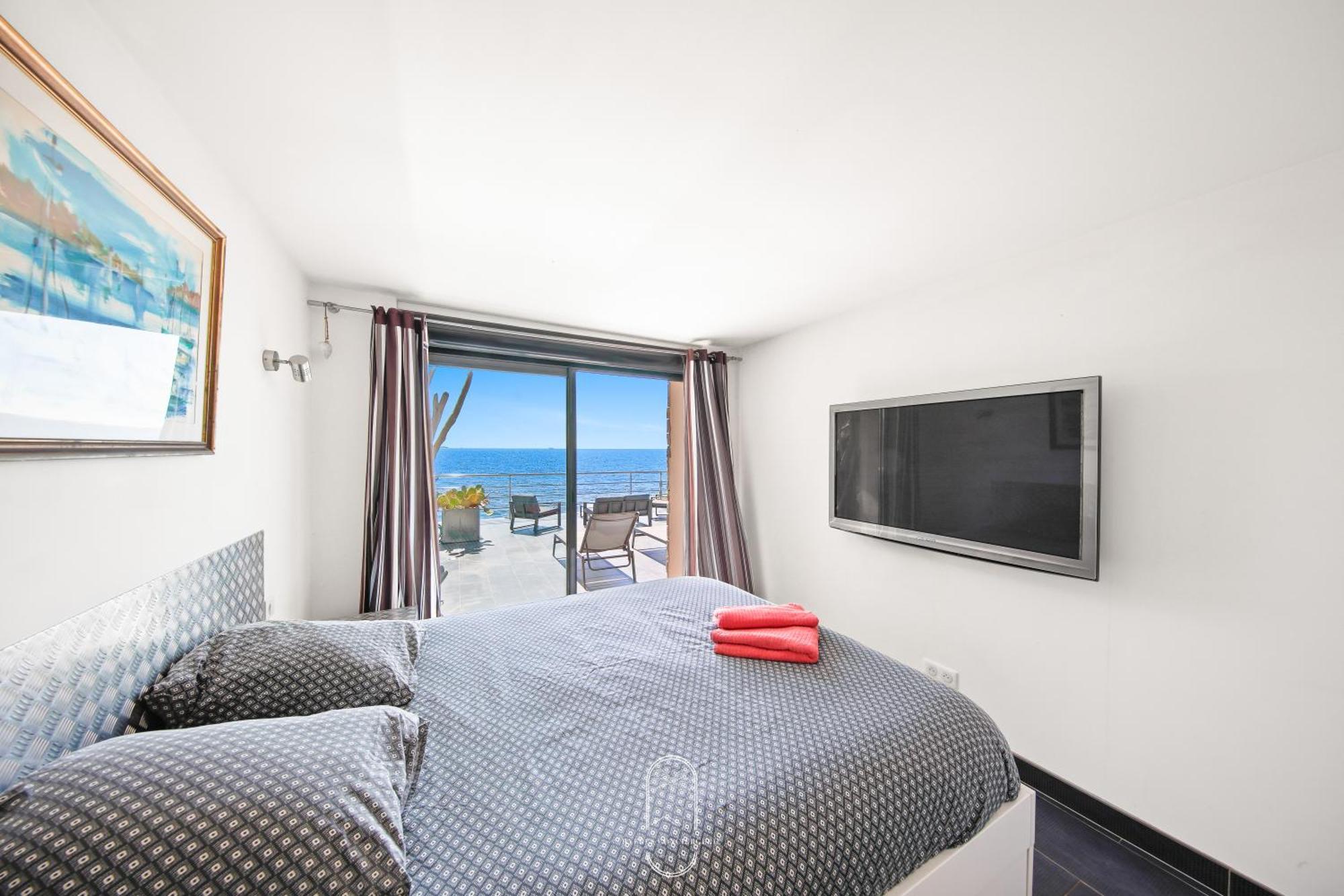 Maison Sur L'Eau-Hyeres-Almanarre-Parkings Clim Wifi By Hc Bagian luar foto