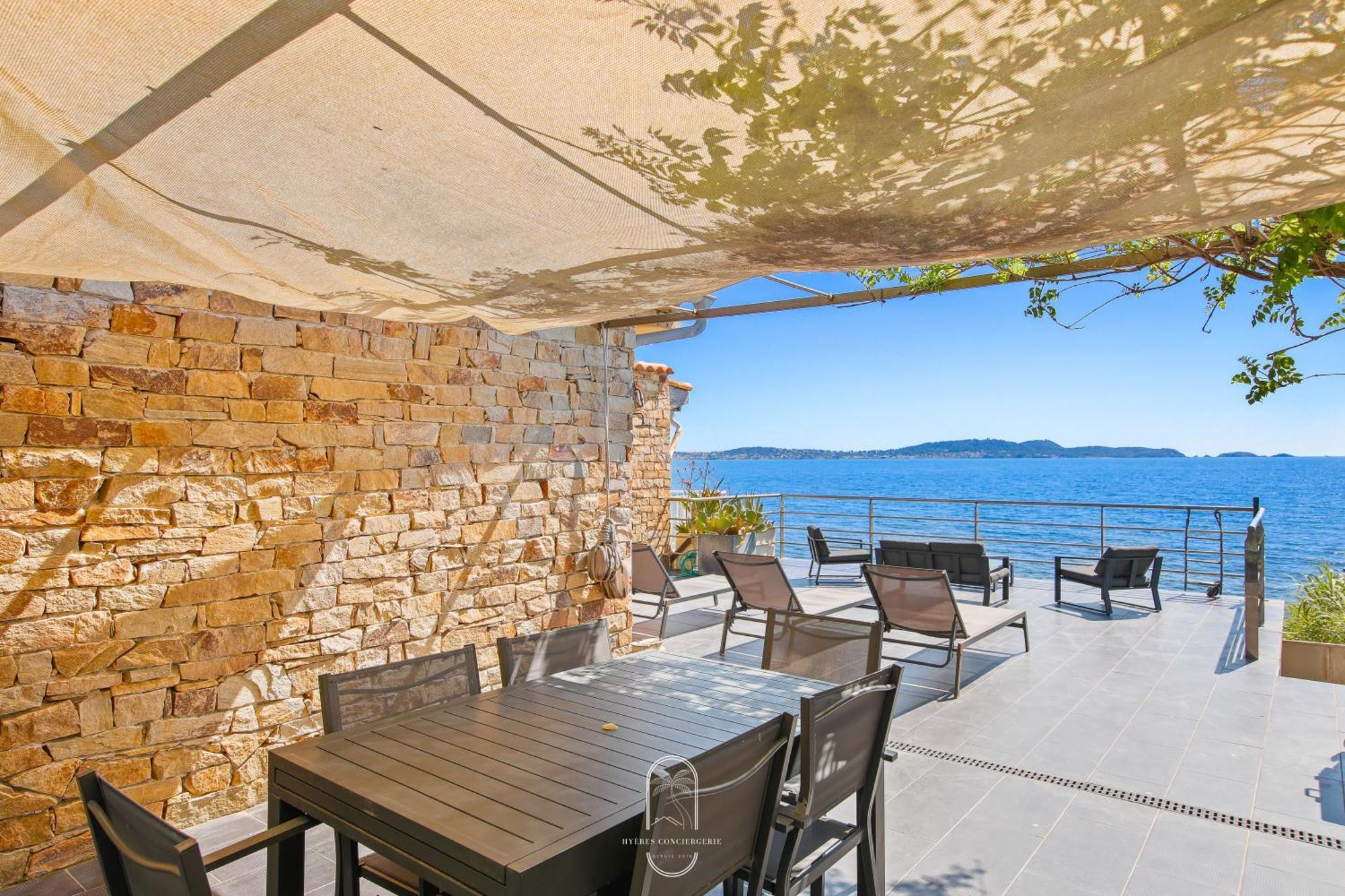 Maison Sur L'Eau-Hyeres-Almanarre-Parkings Clim Wifi By Hc Bagian luar foto