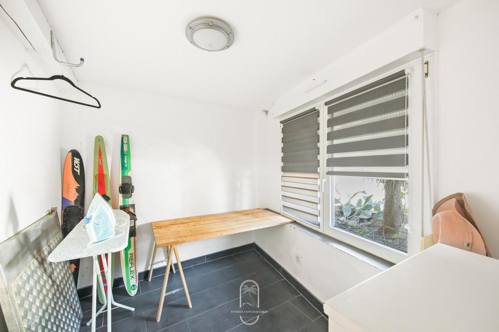 Maison Sur L'Eau-Hyeres-Almanarre-Parkings Clim Wifi By Hc Bagian luar foto