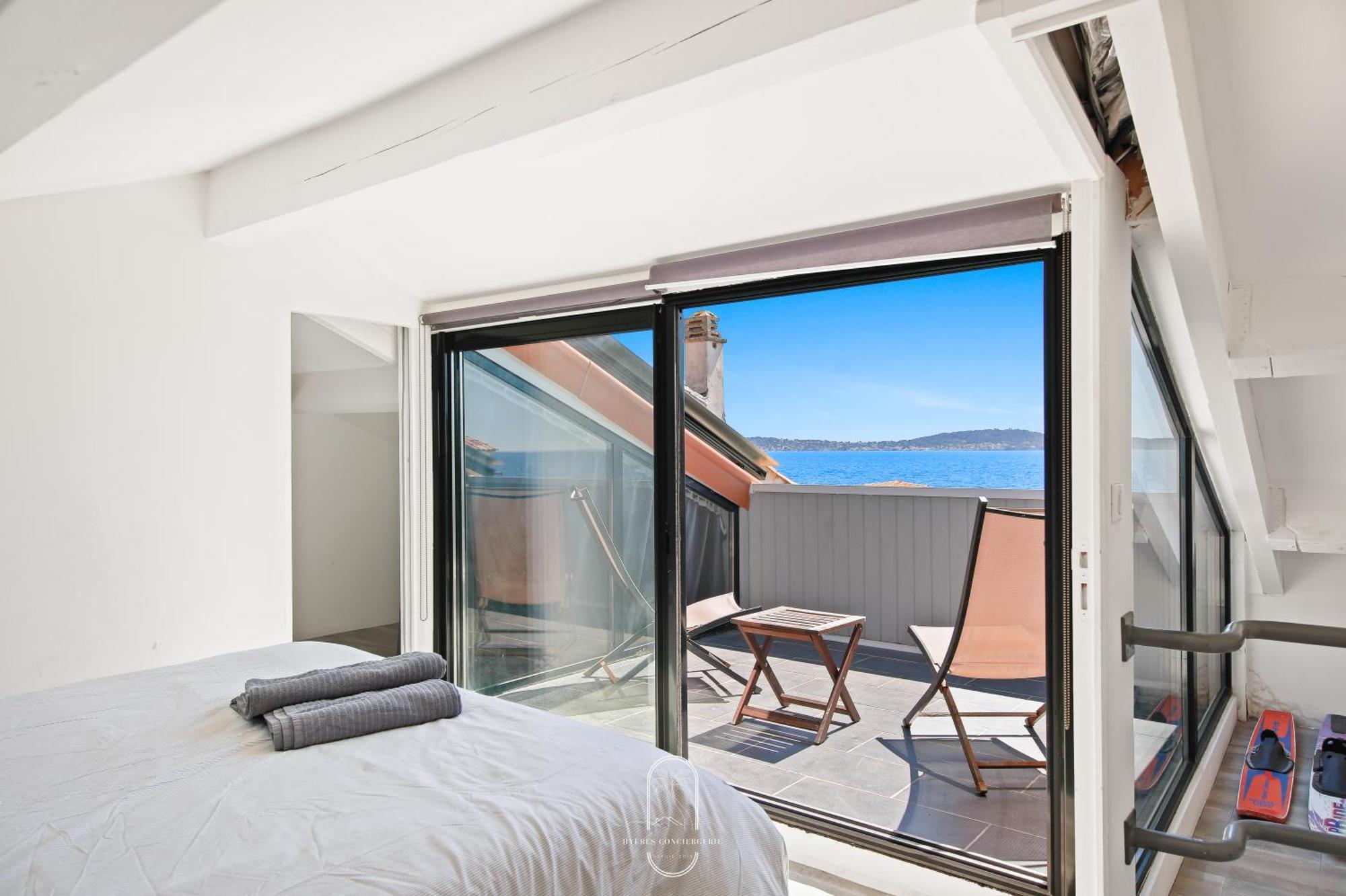 Maison Sur L'Eau-Hyeres-Almanarre-Parkings Clim Wifi By Hc Bagian luar foto